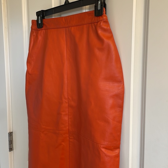 la moda Dresses & Skirts - Orange leather pencil skirt. Size 4 equivalent. ***Price is Firm***